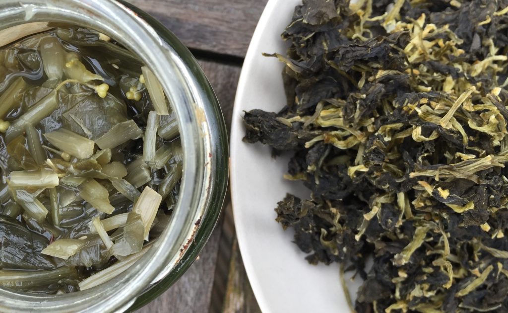 Fermented wild garlic wet (L) and dehydrated for seasoning/spice mixes (R)